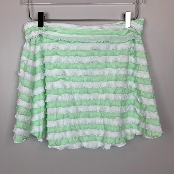 Exit green and white layered skirt Size large - Picture 2 of 4